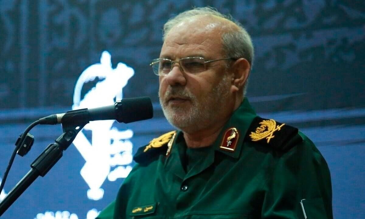 المتحدث باسم الحرس الثوري العميد حسين محبي: إصدار ترامب الأمر بشن حرب اقتصادية ضد إيران هو اعتراف ضمني بالهزيمة الفاضحة للعدو في المجال العسكري