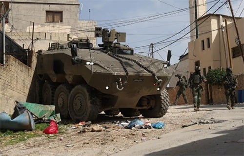 الجيش الإسرائيلي: أطلقنا النار على فلسطيني حاول اختطاف سلاح من جندي قرب رام الله
