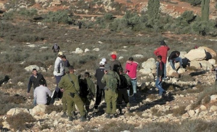 تشديد الخناق في الضفة... إغلاق مدخل المغير واعتقالات في جنين