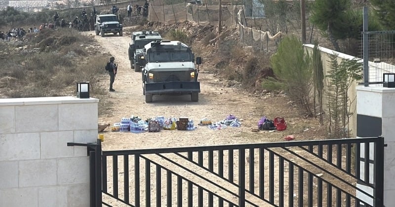حصار لـ18 يومًا... الاحتلال يغلق الطريق أمام 3 منازل في قصرة