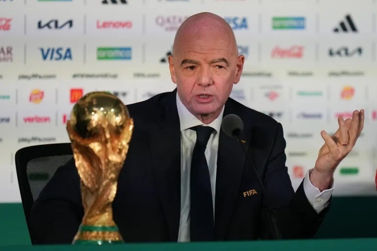 هجوم ناري على إنفانتينو.. مسؤول أوروبي يطالبه بالرحيل عن الفيفا
