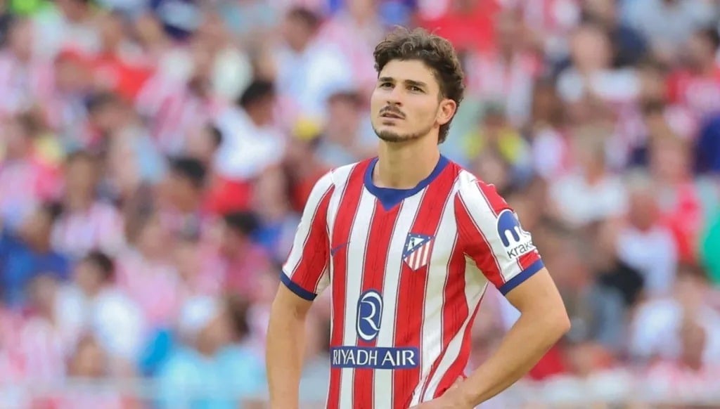 أتلتيكو مدريد يحسمها: لا مفاوضات مع برشلونة بشأن جوليان ألفاريز
