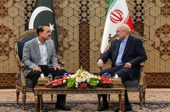 ‏قائد الجيش الباكستاني خلال لقائه قاليباف: الالتزامات في مذكرة التفاهم واضحة ويجب تنفيذها وباكستان ستواصل جهود إحياء الاستقرار