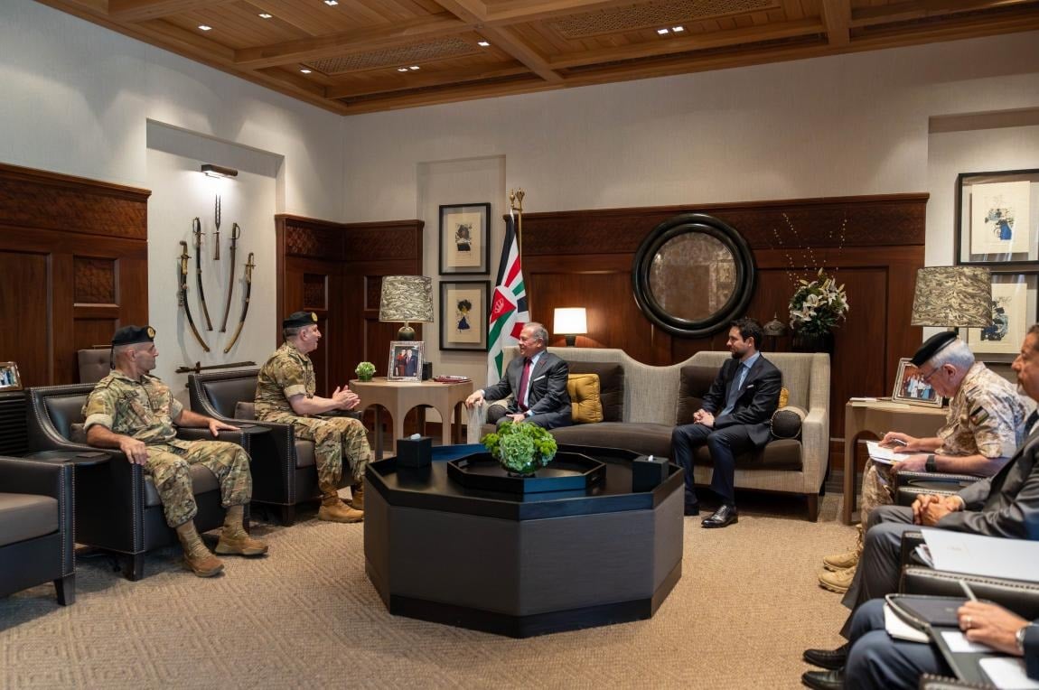 العاهل الأردني خلال لقائه قائد الجيش رودولف هيكل في عمّان: الأردن يقف إلى جانب لبنان ويدعم جهوده في الحفاظ على أمنه وسيادته