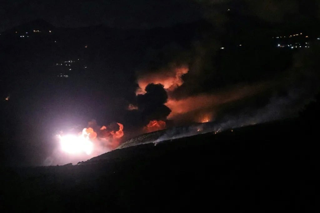 الجيش الإسرائيلي نفّذ تفجيراً عند أطراف بلدة برعشيت وتفجيرين ضخمين في المنصوري في جنوب لبنان.