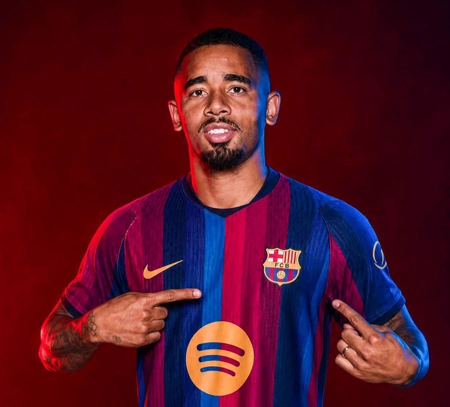 برشلونة يحسم صفقة المهاجم... خيسوس لاعبا للبلاوغرانا