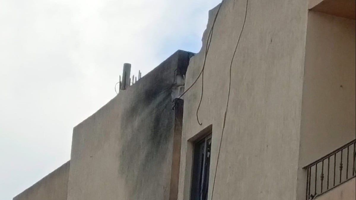 الوكالة الوطنية: مسيرة اسرائيلية نفذت غارة بصاروخ موجه مستهدفة مبنى على جادة نبيه بري في مدينة النبطية وأفيد ان الصاروخ اصاب حائط الطابق العلوي في المبنى من دون وقوع إصابات