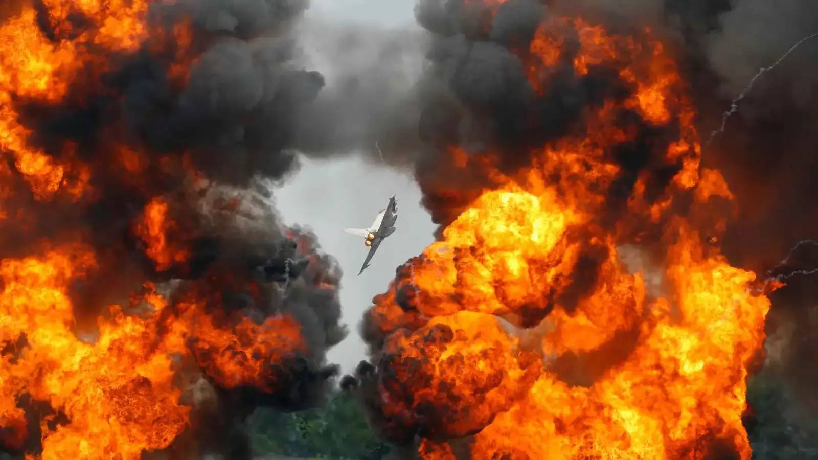 بالفيديو: طائرة تصطدم بكابلات وتتحول إلى كرة لهب فوق جبال الألب