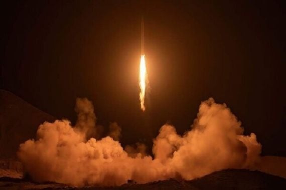‏وكالة فارس: إيران بدأت إطلاق صواريخ ومسيّرات ردا على الهجوم الأميركي