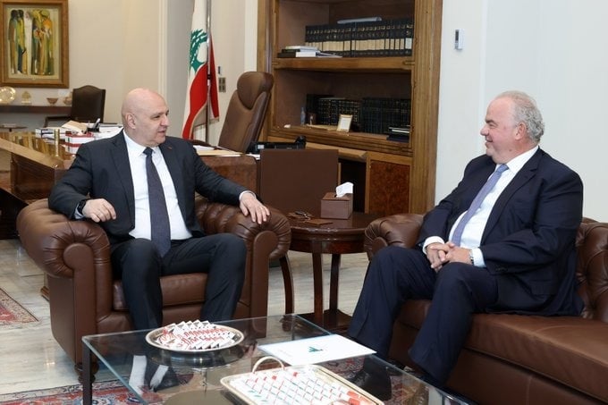 الرئيس عون عرض مع وزير الاتصالات شارل الحاج شؤون الوزارة وأبرز الملفات والمشاريع المرتبطة بقطاع الاتصالات