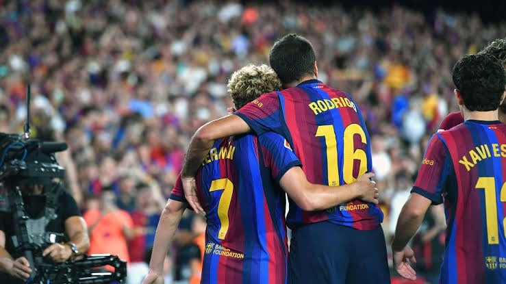 برشلونة يخطف موهبة ألمانية بعمر 16 عامًا ويضمه حتى 2029