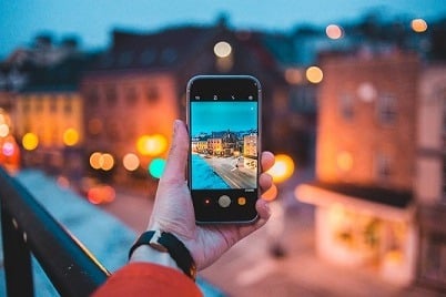 صورة عادية قد تفضح موقعك... ما الذي تخفيه بيانات الهاتف؟
