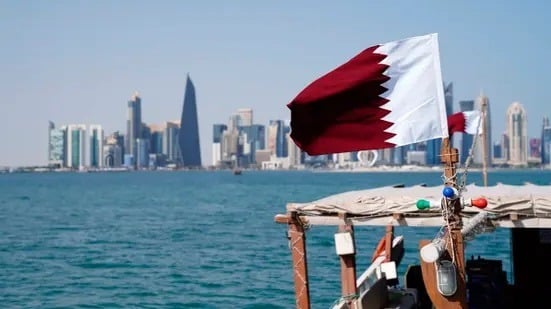اقتصاد قطر.. انكماش متوقع بـ18.8% وتحذير من خفض التصنيف