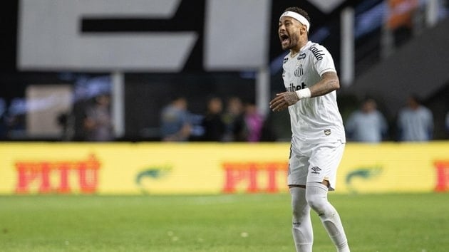بعد الخروج من كأس البرازيل... نيمار يفتح النار على أرضية ملعب سانتوس