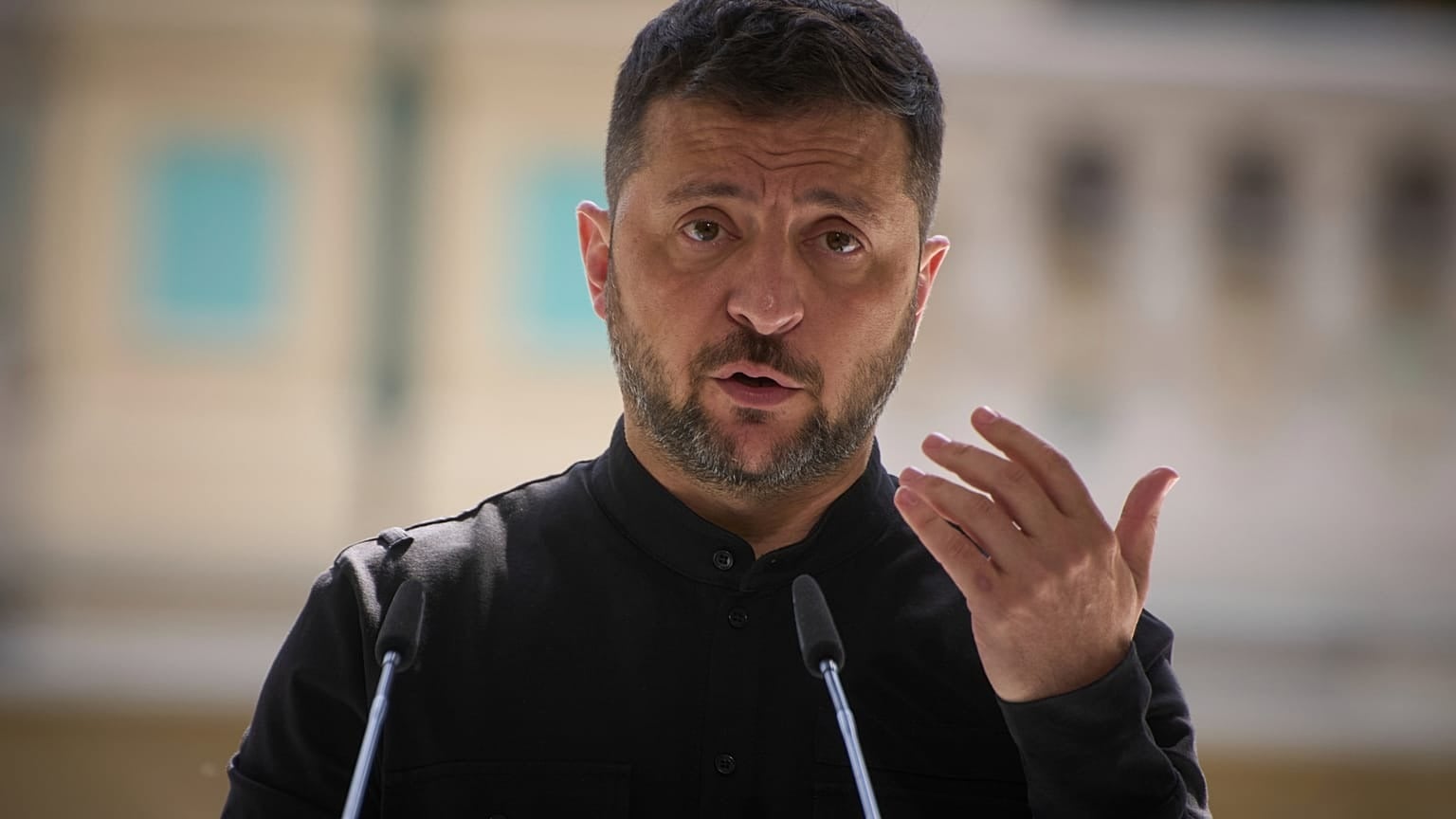زيلينسكي: كييف تسعى إلى عقد محادثات ثلاثية مع موسكو وواشنطن هذا الشهر