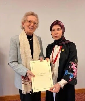 عزالدين سلّمت مسؤولين دوليين عريضة 
للتمديد لـ"اليونيفيل" وتقريراً عن أضرار العدوان