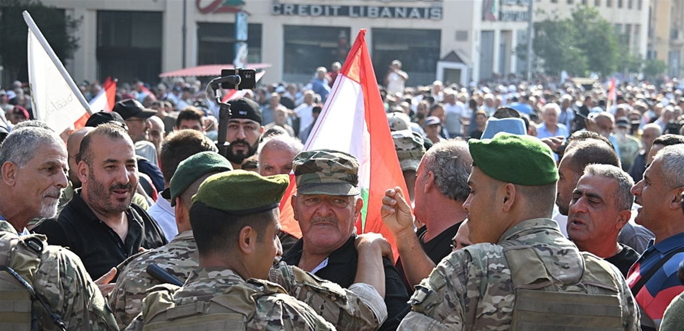 بعد انتقال الاحتجاجات إلى الشارع...إلى اين يتجه تحرك العسكريين المتقاعدين؟