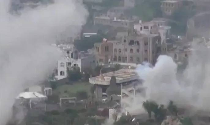 غارة جوية تستهدف تجمعات للحوثيين في جبهات غربي تعز