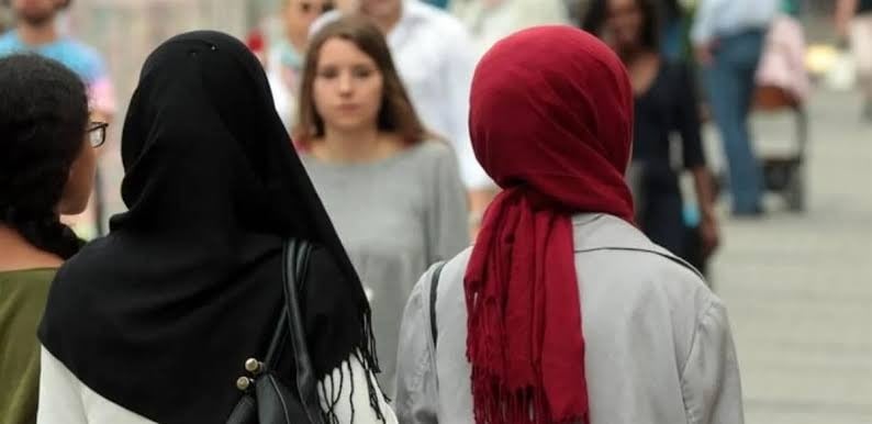 حظر الحجاب يدخل حيز التنفيذ في النمسا... وتحركات قانونية لإلغائه