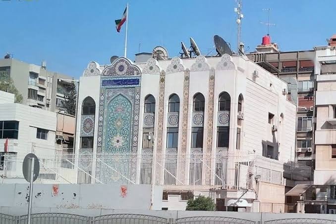 السفارة الإيرانية في بيروت: ما نُشر في بعض وسائل الإعلام اللبنانية بشأن تطورات جنوب لبنان لا يعدو كونه تعبيرًا عن آراء ووجهات نظر شخصية، والمواقف الرسمية للجمهورية الإسلامية الإيرانية وسفارتها لا تُعبَّر عنها إلا عبر الجهات الرسمية والممثلين المخولين بذلك.