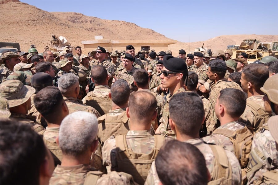 قائد الجيش: خطُّنا واضح وأهدافنا واضحة وعزيمتنا صلبة