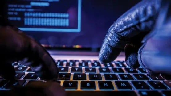 "أنثروبيك" تكشف: جماعة الحوثيين استخدمت نموذج "كلود" لتطوير برمجيات الصواريخ