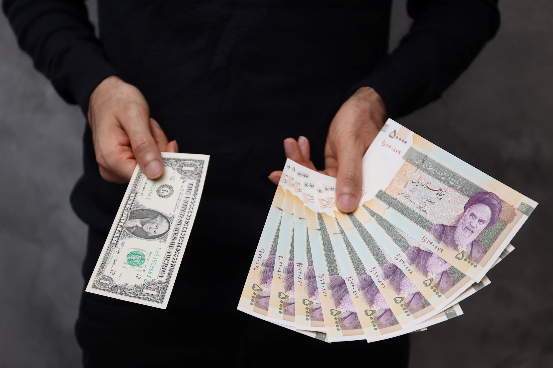 أسعار العملات والذهب تسجل مستويات قياسية جديدة في إيران