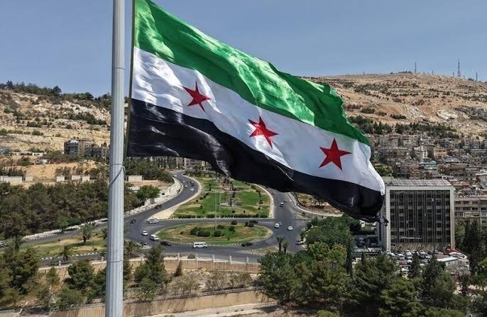 تلفزيون سوريا عن مديرية إعلام إدلب: 14 قتيلًا و11 جريحًا بانفجار مستودع ذخيرة على أوتوستراد سرمدا في حصيلة أولية