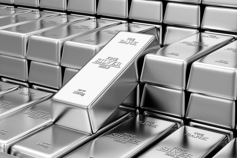 ‏الفضة تهبط في المعاملات الفورية بنحو 3 في المئة إلى 62.54 دولاراً للأونصة