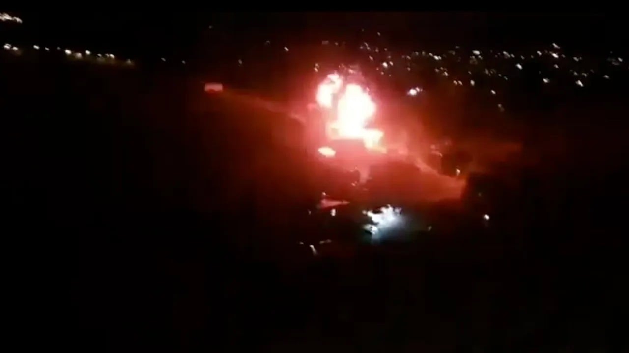 غارة إسرائيلية استهدفت بلدة المنصوري في جنوب لبنان.