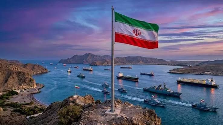 مضيق هرمز أمام تفاهم جديد.. بزشكيان يعلن اتفاقًا مع عُمان