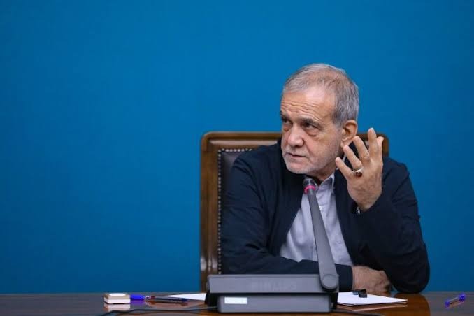 الرئيس الإيراني مسعود بزشكيان لولي عهد أبو ظبي: لم نكن نحن من بدأ الحرب بل استهدفنا القواعد الأميركية التي هاجموا منها بلدنا دفاعاً عن أنفسنا