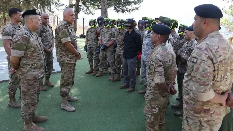 قائد الجيش بالنيابة يتفقّد مدرسة الفنون القتالية العسكرية في الوروار