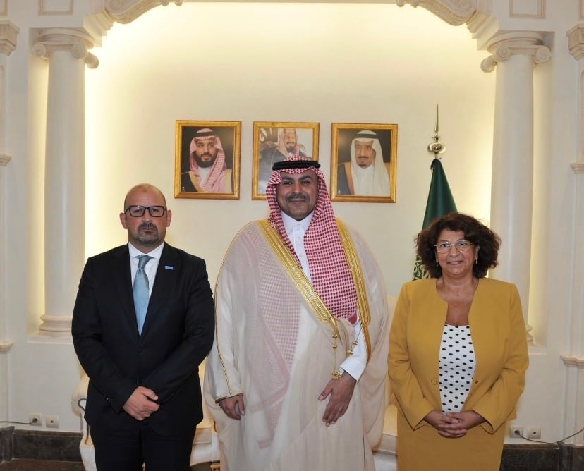 السفير السعودي يبحث التعاون مع منظمة الصحة العالمية في لبنان