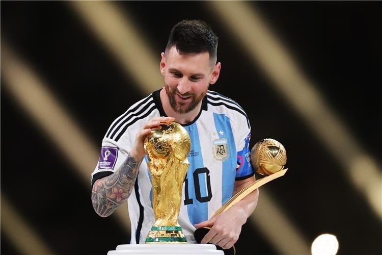 الاتحاد الأرجنتيني لكرة القدم: استدعاء ليونيل ميسي للمشاركة في مباريات ودية على أرضه في أيلول وتشرين الأول لظهور وداعي أمام الجماهير بعد اعتزاله دوليا