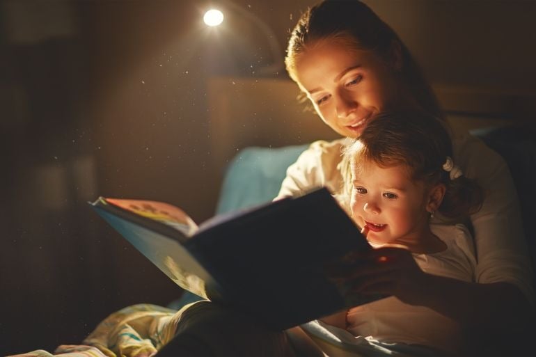 القراءة والخرف... ماذا كشفت مراجعة حديثة عن العلاقة بينهما؟