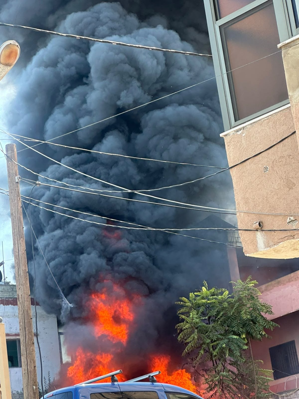 اندلاع حريق كبير في بلدة العباسية شرق صور تبيّن أنه ناجم عن اشتعال سيارة