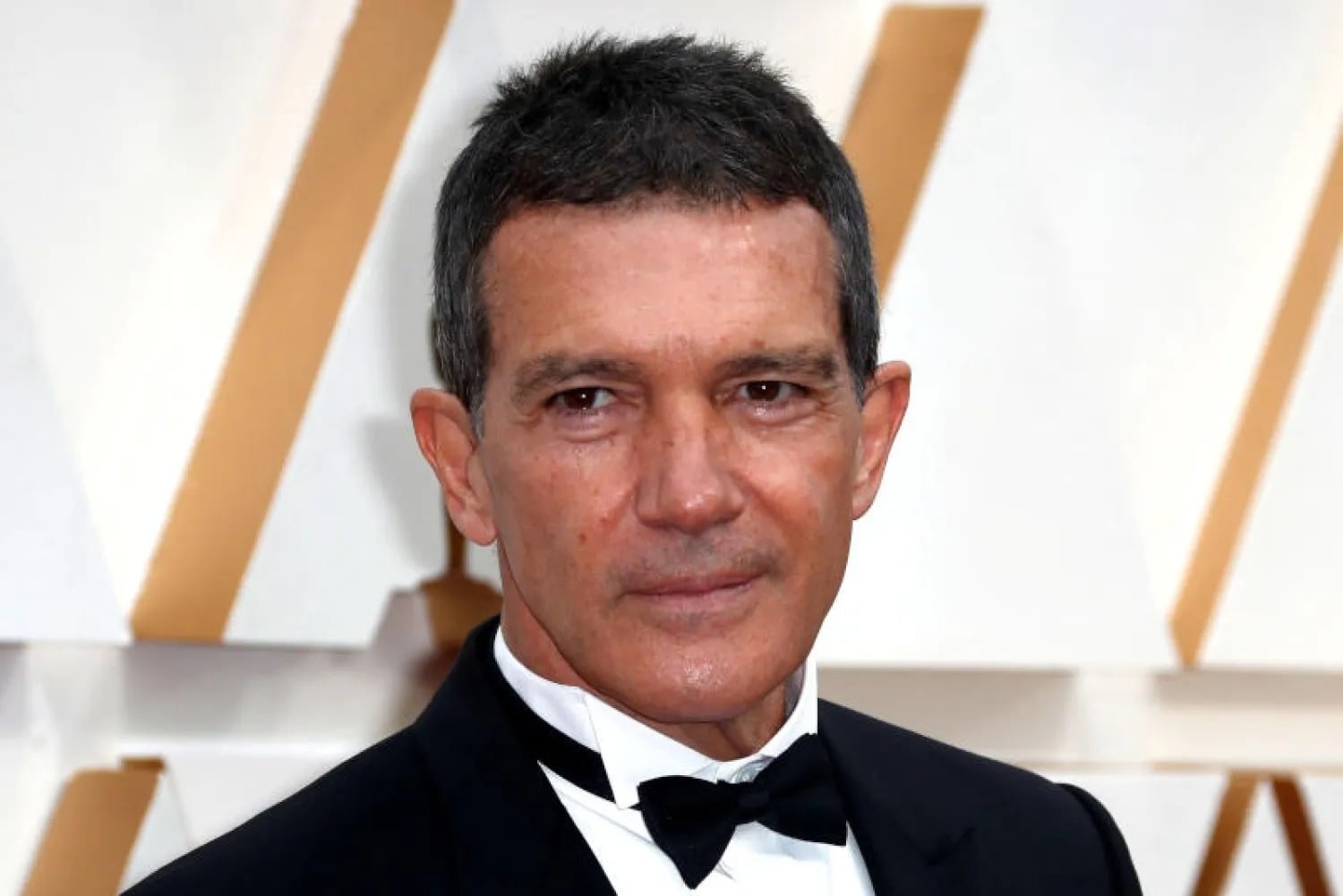 أنطونيو بانديراس يخطف الأنظار برفقة ابنته ستيلا في ظهور نادر بمهرجان تورونتو السينمائي 2026