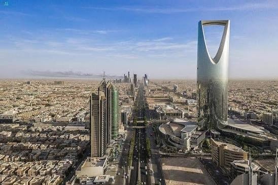 إنفجارات تهز الرياض فجراً بعد تحذيرات رسمية من هجوم جوي معادٍ هو الأول في التصعيد الحالي