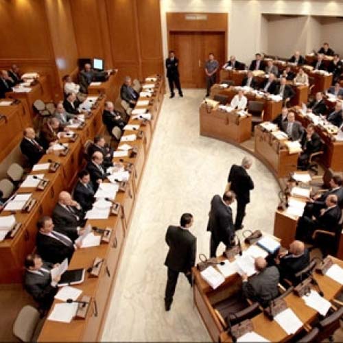 لبنان في دائرة الإنقسامات السياسيّة والإغترابيّة والمعالجات في «خبر كان»
أوساط متابعة: المعطيات والتقارير السياسيّة والديبلوماسيّة جد خطيرة محلياً واقليمياً
ومتابعات قضائىة لمؤتمرات وسعي توافقي وفق الأطر القانونيّة