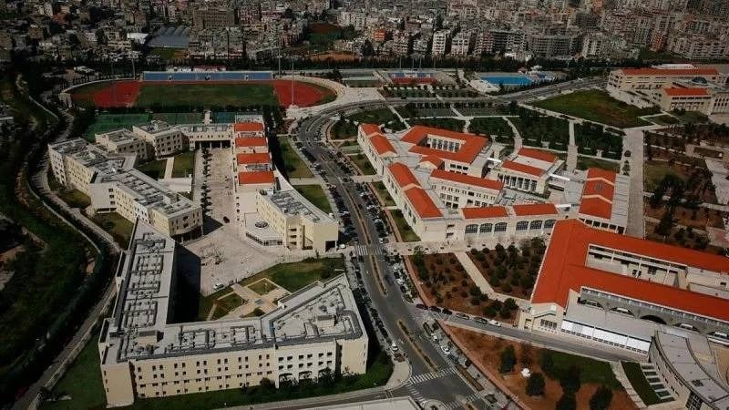 أساتذة متعاقدون في اللبنانية يعتصمون للمطالبة بإقرار ملف التفرغ