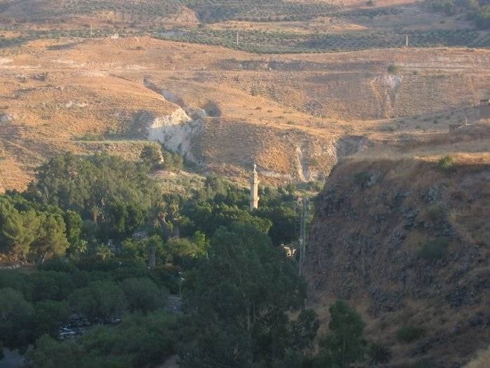 الجيش الإسرائيلي ينفذ تفجيرًا ضخماً في منطقة الدبش في الأطراف الغربية لميس الجبل بقضاء مرجعيون