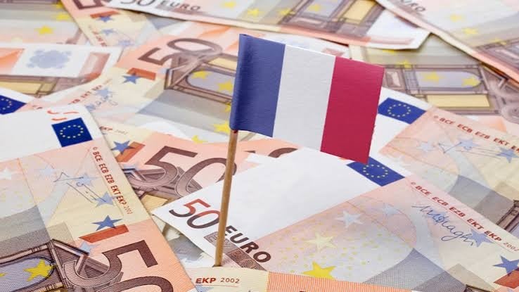 ديون فرنسا تتجه إلى مستوى قياسي مع تفاقم عجز الموازنة