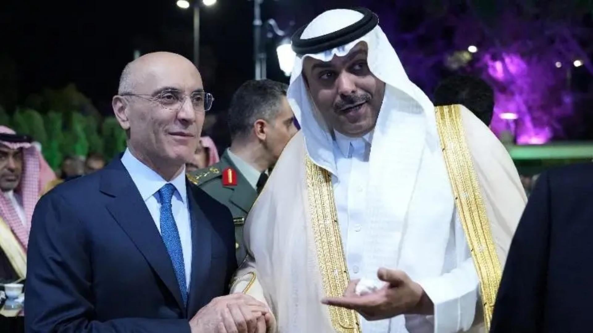 السفير الدوسري في العيد الوطني السعودي: دعم لبنان واستعادة سيادته
