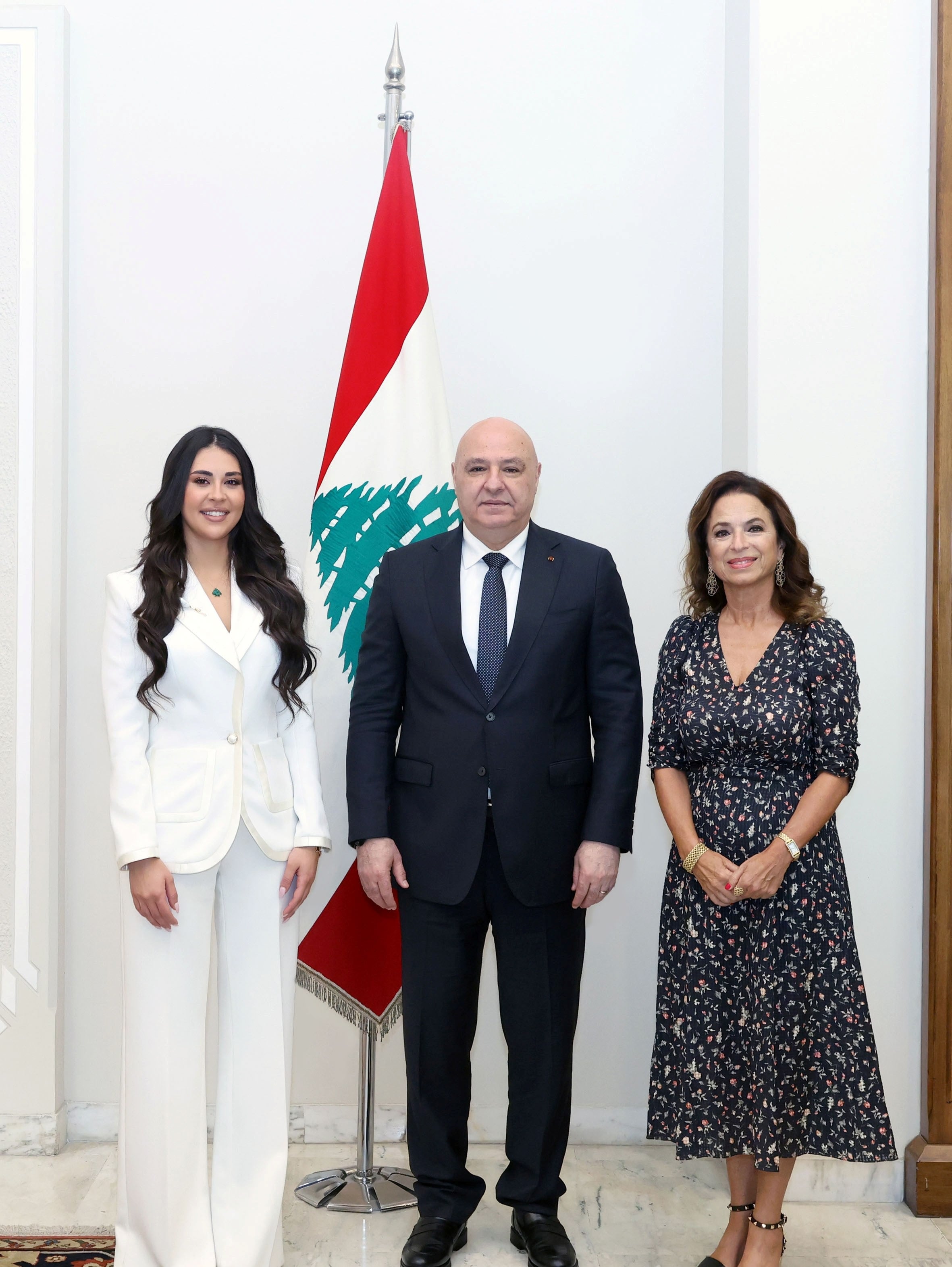 عون تسلّم مذكرة تتضمّن اقتراحات للحدّ من مخاطر الأوضاع المعيشية
 ومنها إطلاق حوار وطني اجتماعي واقتصادي