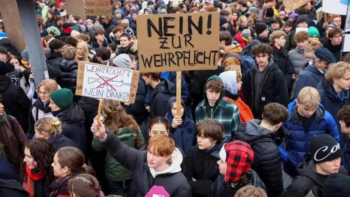 «لن نشارك في حروبكم»... إضرابات طلابية في ألمانيا رفضاً للتجنيد الإلزامي