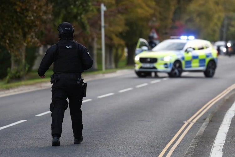 حادث أمني قرب قاعدة جوية أميركية في بريطانيا: اعتقال أشخاص واجلاء سكان