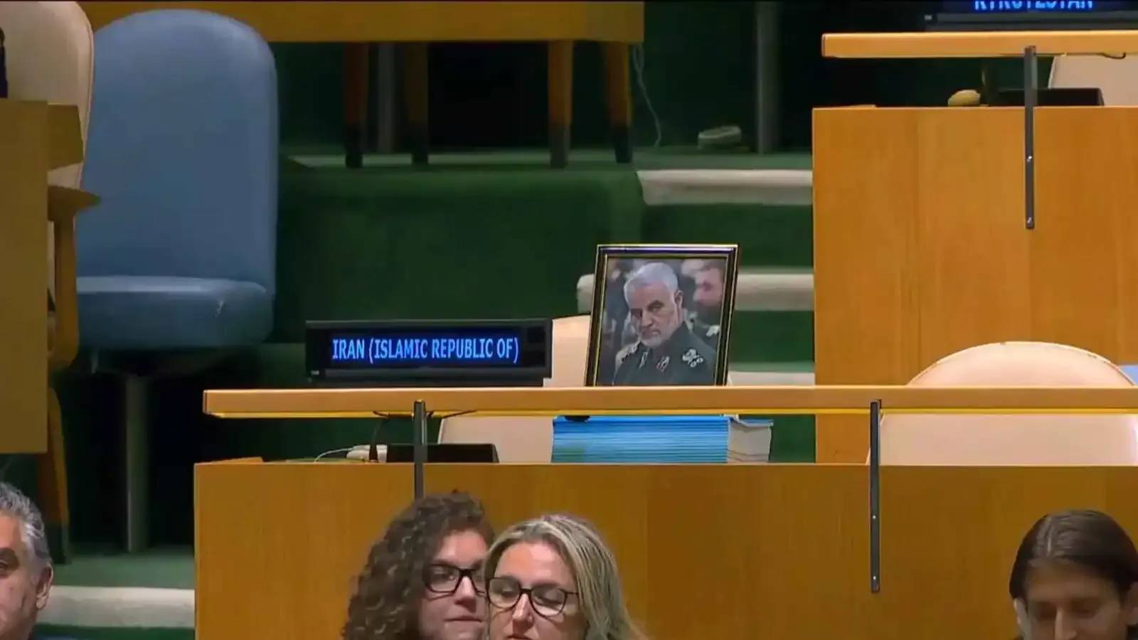 صورة سليماني... هكذا واجهت إيران كلمة نتنياهو في الأمم المتحدة (فيديو)