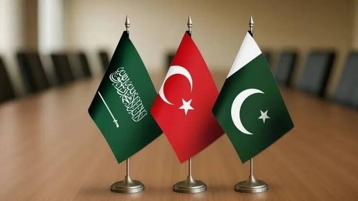 بعد هجمات الحوثيين.. تحرك سعودي عاجل مع تركيا وباكستان