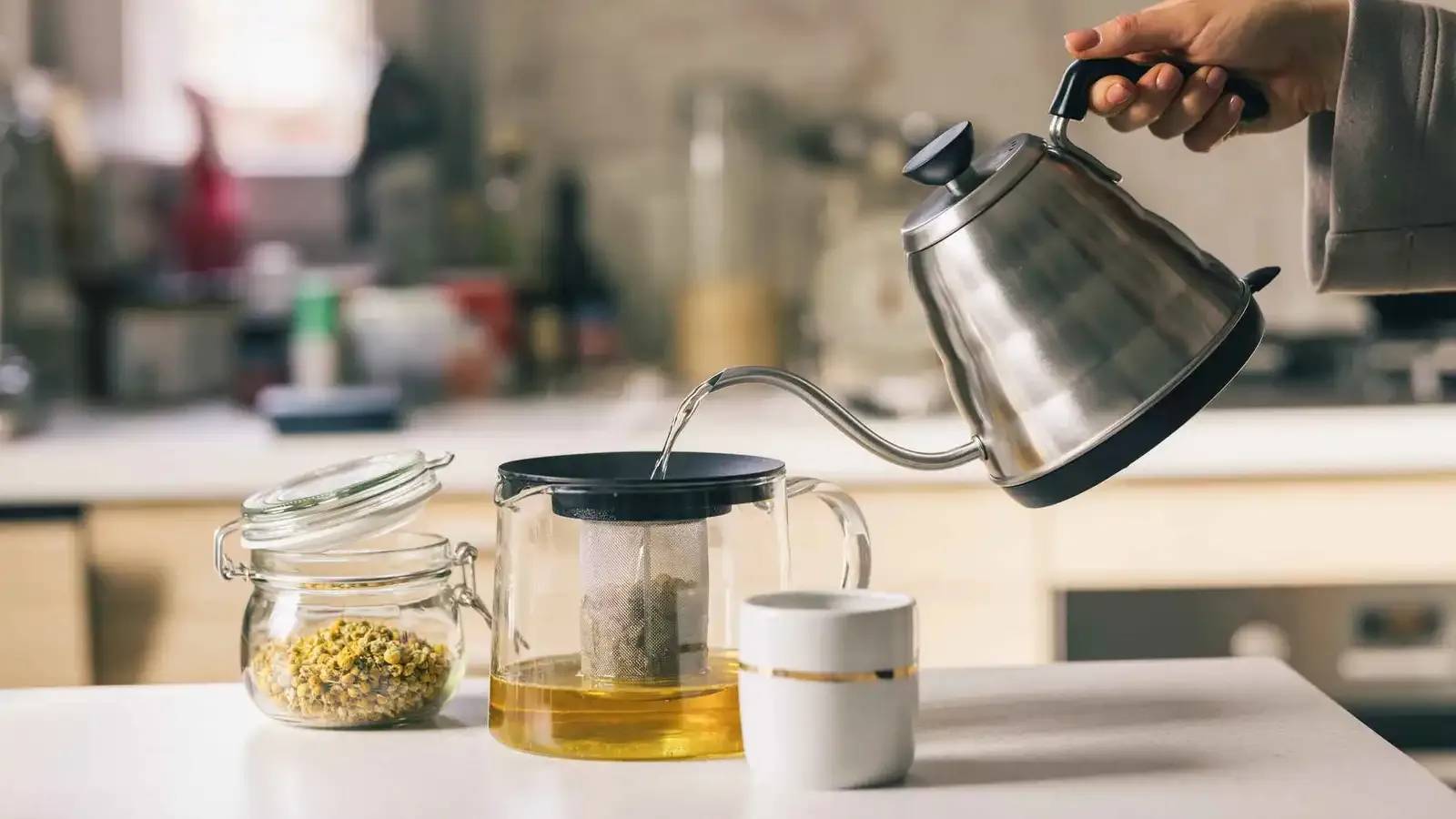 الشاي الأخضر أم البابونج... أيهما يرتبط أكثر بخفض ضغط الدم؟